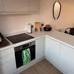 Stylish 1-Bed Central