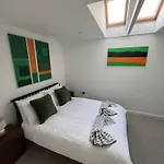 Stylish 1-Bed Central